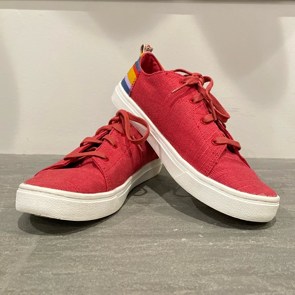 TOMS, Youth Size 5, Red/Multicolor, Lace-Up Casual Sneakers